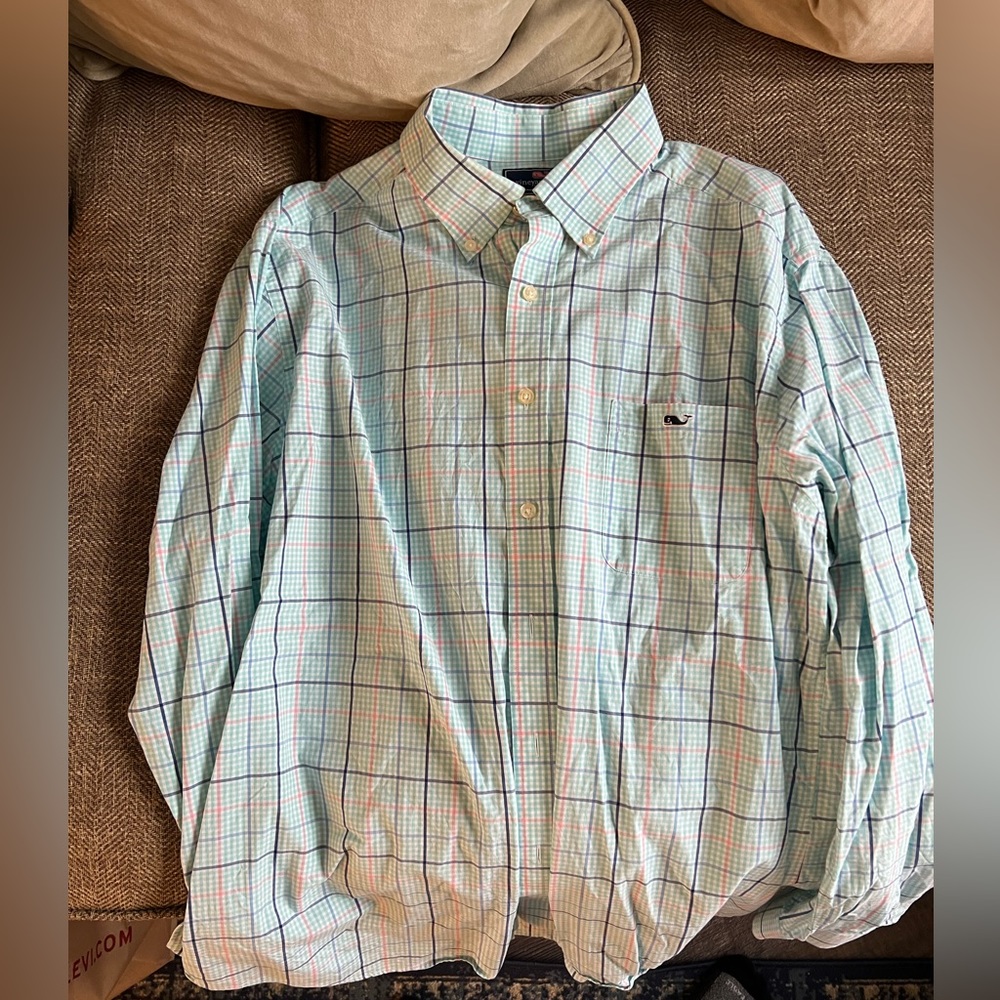 Men’s XL vineyard vines button down.